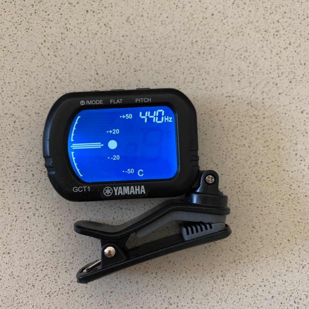 Yamaha GCT1 clip on guitar tuner